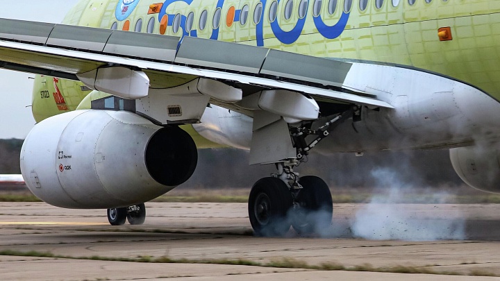 Импортозамещенный Superjet-100 готов к серийным поставкам, заявил Алиханов