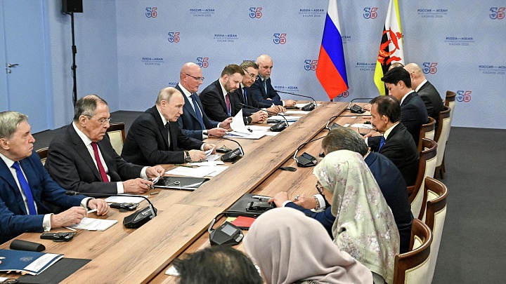 Султан Брунея выразил благодарность Путину за проведение саммита Россия — АСЕАН