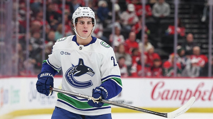 Буйум набрал два очка в первом матче за "Ванкувер" после обмена на Хьюза