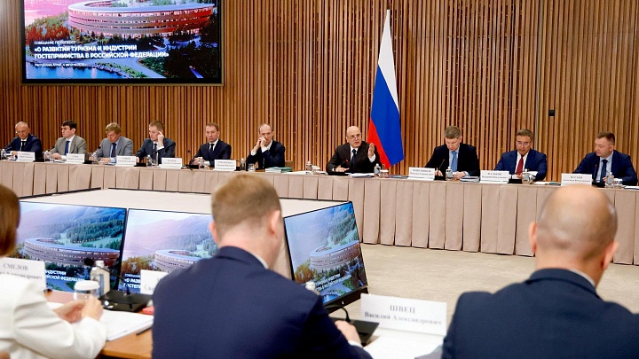 Мишустин призвал продвигать патриотический туризм в России